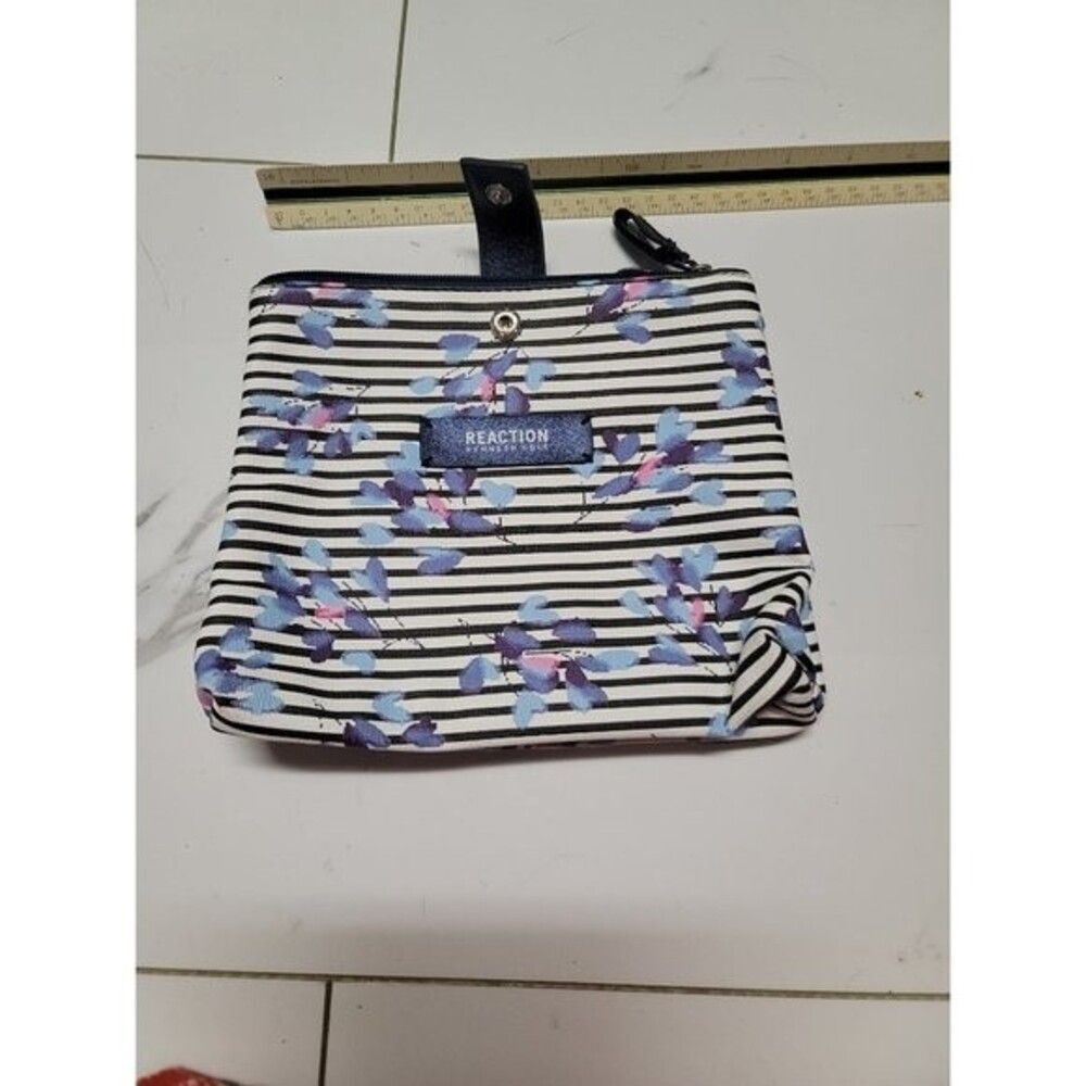 ~ womens blue and white floral kenneth cole reaction cosmetic bag